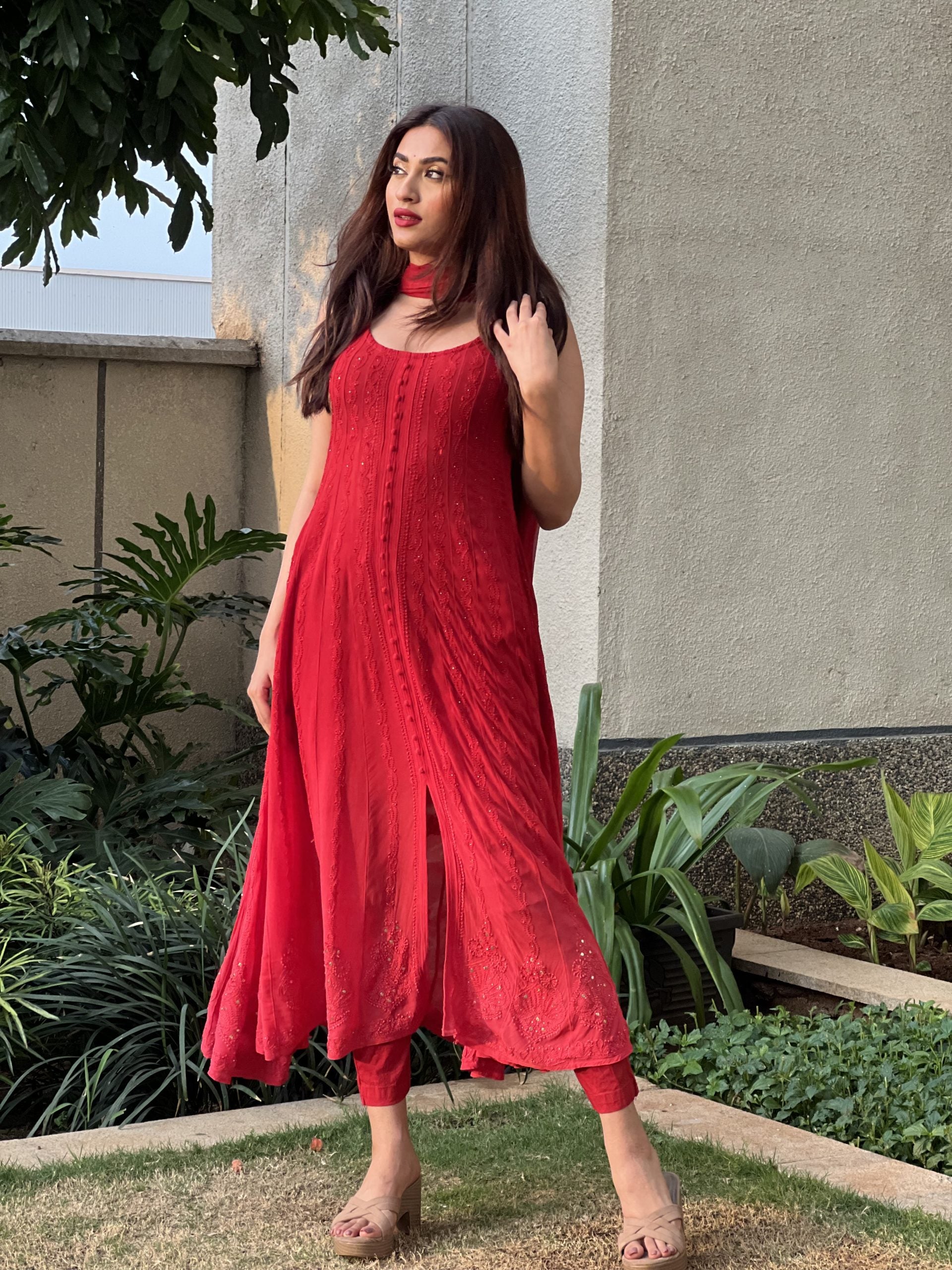 Suburban Red Chikankari & Mukaish Anarkali Kurta Set L / Red Suburban Red Chikankari & Mukaish Anarkali Kurta Set L / Red