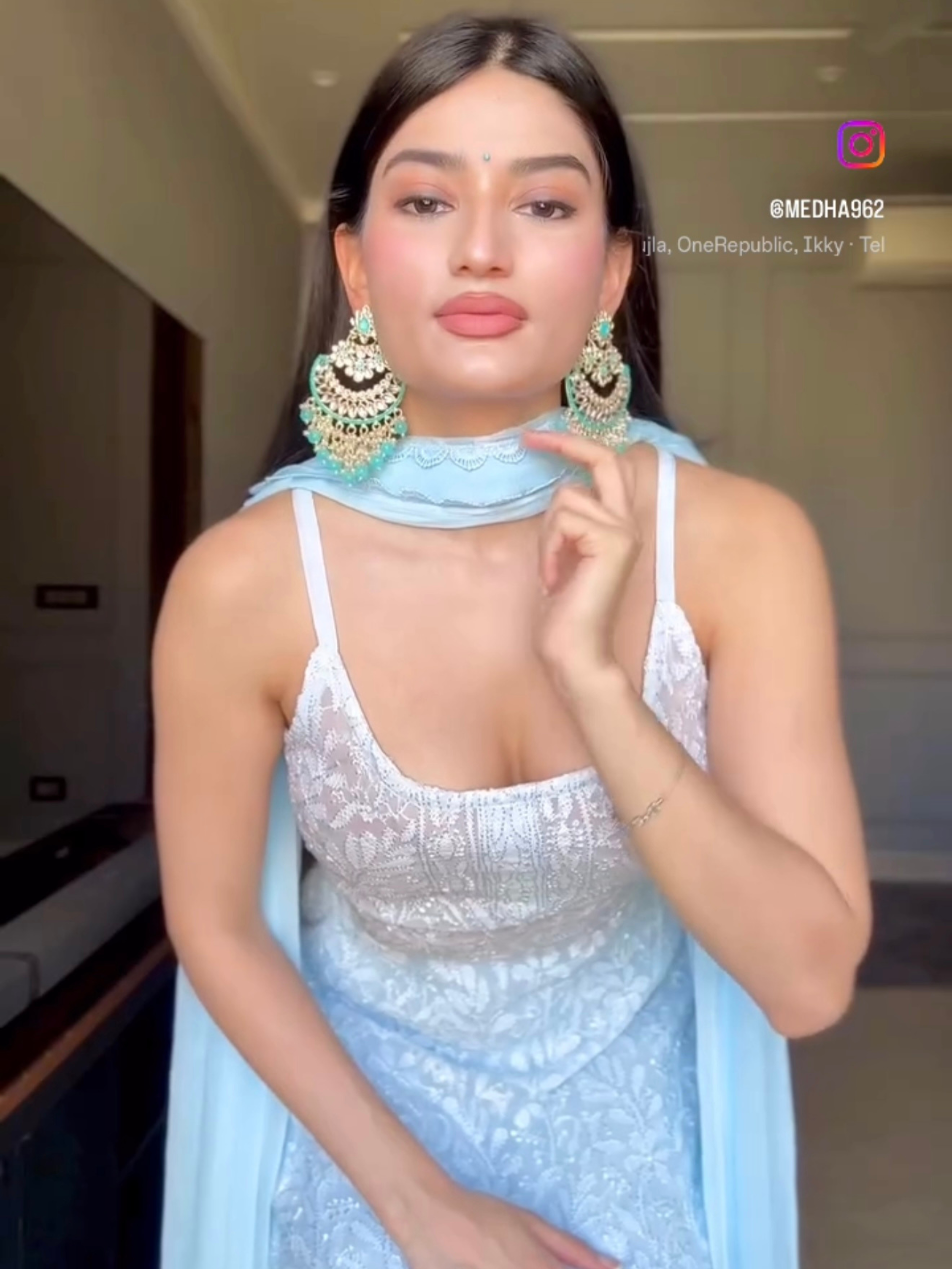 Dreamy Frost Chikankari Ombré Lace Strappy Kurta Set (set of 3)